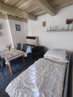 Ponúkame na predaj starší rodinný dom v obci Lehota, ktorá j