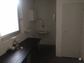 Trnava Prenájom skladových priestorov o rozlohe 400 m2 v obc
