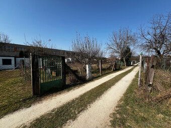 PREDAJ: Celoročne obývateľná moderná chatka (30 m2) s pozemk