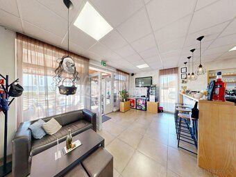 ZABEHNUTÝ KAVIAREŇ SO ZARIADENÍM, TERASA, SPOLU 120 m2, 5x P