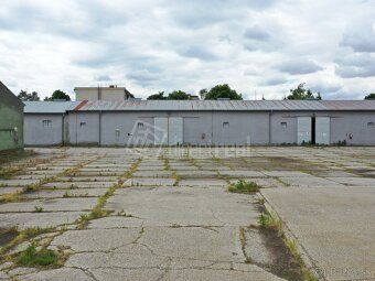 SKLADOVACIE PRIESTORY 1000 m2 + 700 m2, PRÍPADNE CELÝ POĽNOH