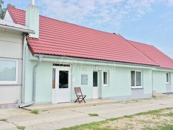 RODINNÁ FARMA S FUNKČNÝM MALOKAPACITNÝM BITÚNKOM SO ZARIADEN