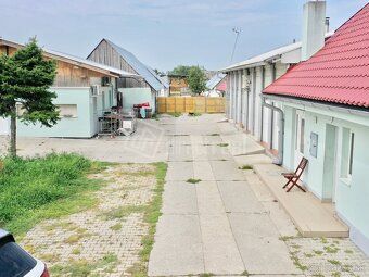 RODINNÁ FARMA S FUNKČNÝM MALOKAPACITNÝM BITÚNKOM SO ZARIADEN