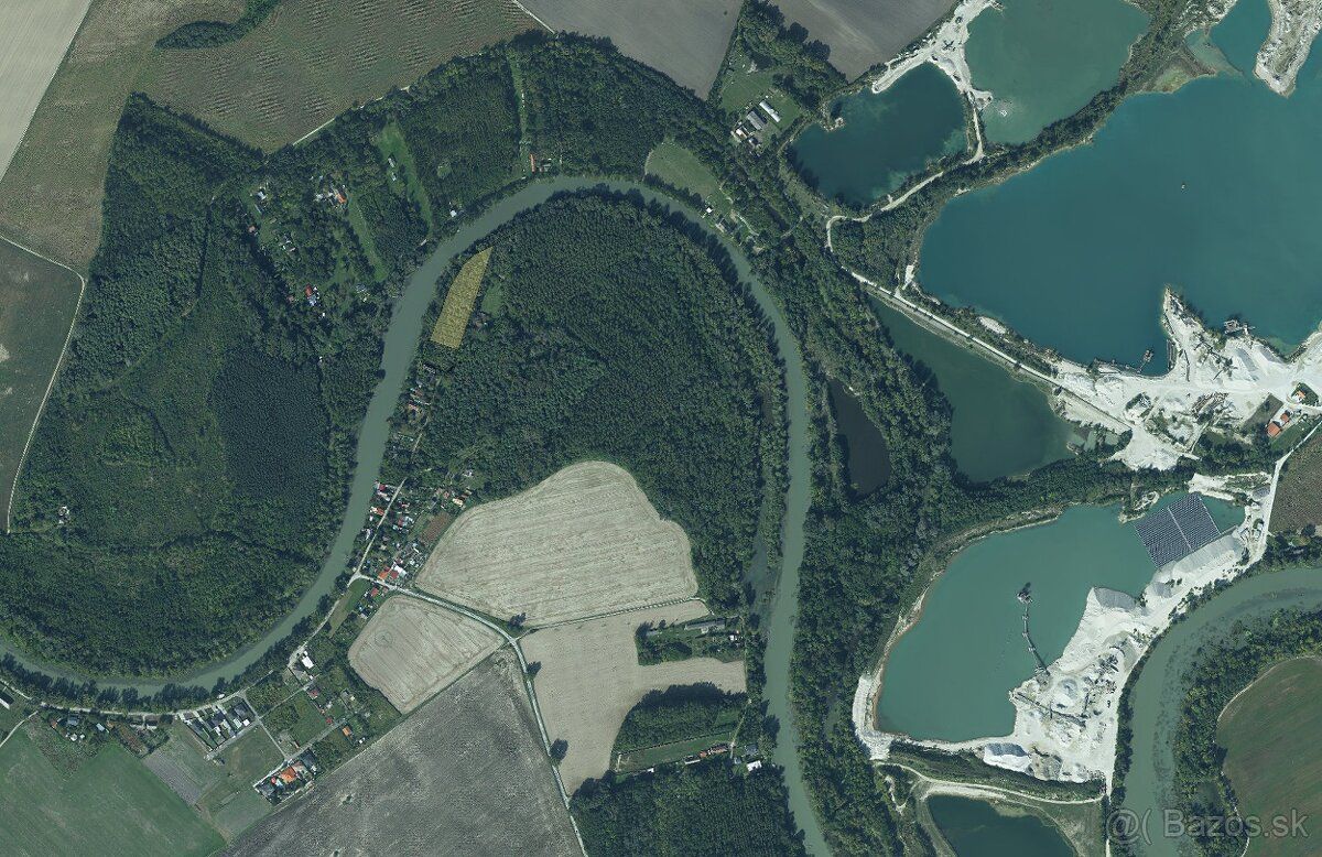 Ponúkam na predaj jedinečné pozemky /od 509 do 647 m2/ s vla