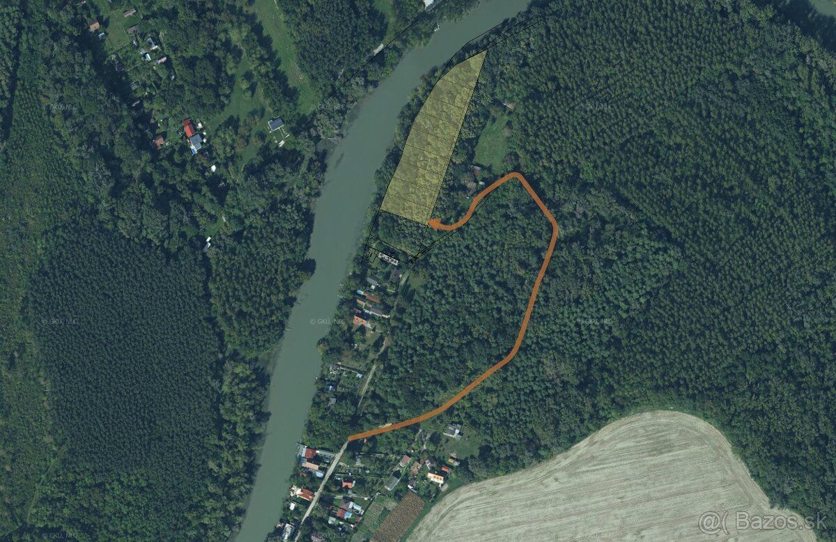 Ponúkam na predaj jedinečné pozemky /od 509 do 647 m2/ s vla