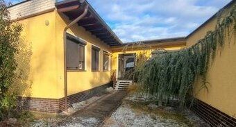NOVOSTAVBA 4-IZBOVÉHO MODERNÉHO BUNGALOVU S DVOJGARÁŽOU – NA