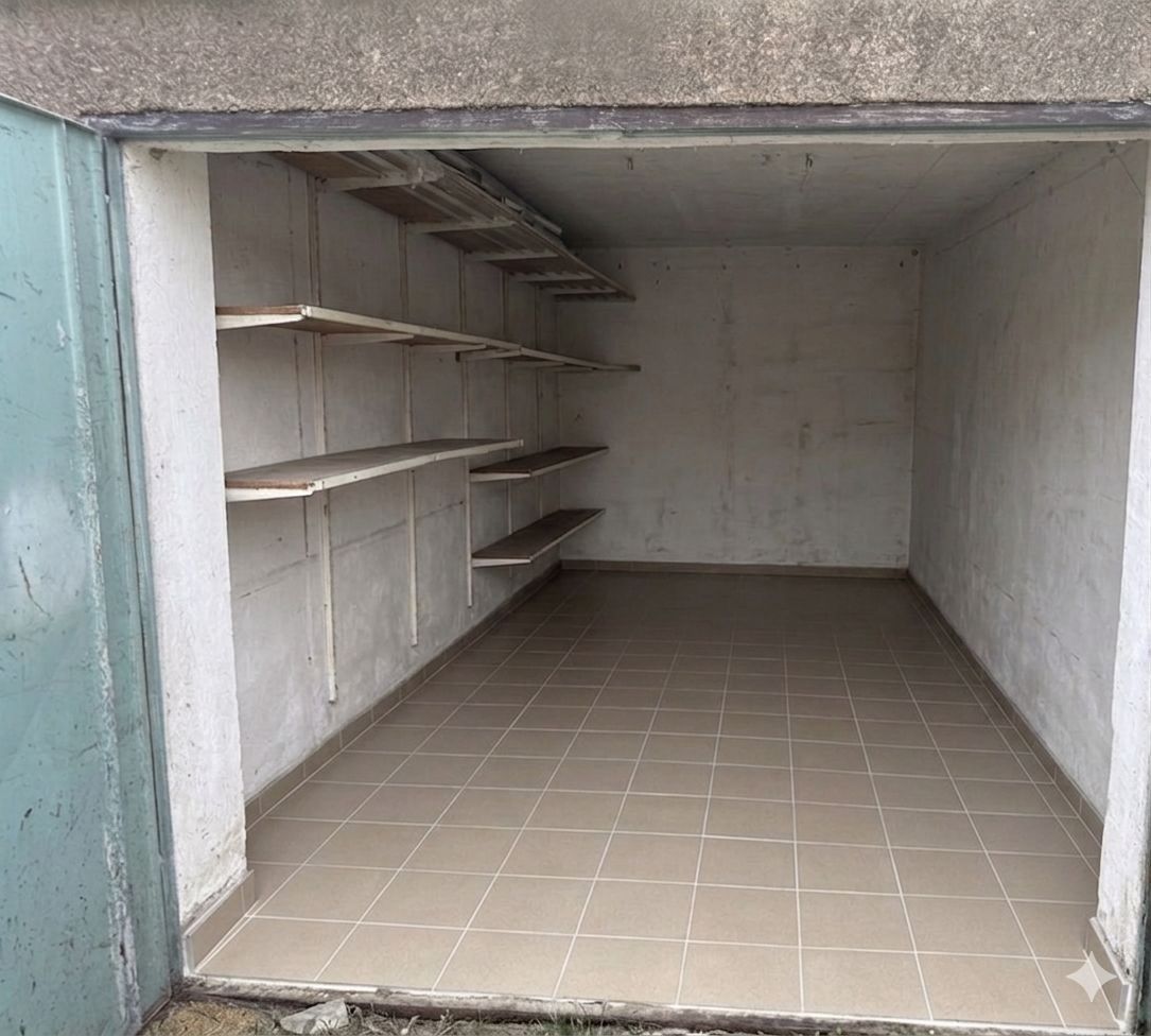 Ponúkam na predaj Garaž v Banskej Bystrici má 20m, čiastočna