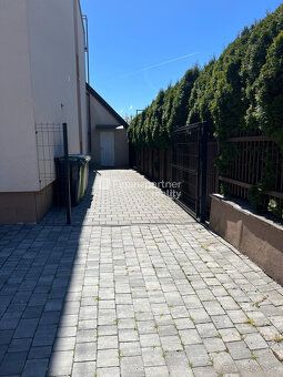 Typ: Obchodné priestory Ulica: Petrovany Obec: Petrovany
Pon