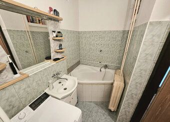 Typ: 3-izbový byt Mestská časť: Centrum Obec: Bánovce nad Be