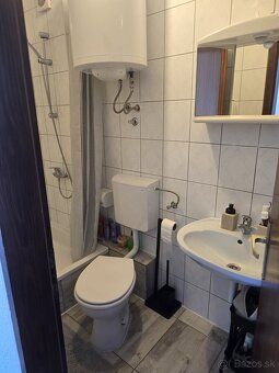 DADOT ponúka na predaj 3 izbový apartmán na ostrove Vir.
Roz