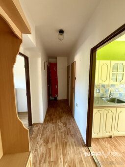 Ponúkame Vám na predaj priestranný 3-izbový byt nachádzajúci