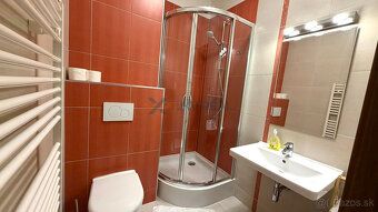 Na predaj moderný 2-izbový apartmán v obľúbenej lokalite Veľ