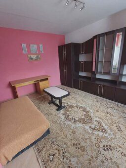 Na predaj 2-izbovy slnečný byt bez balkónu. Byt je na 3. pos