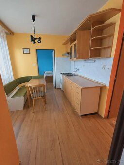 Na predaj 2-izbovy slnečný byt bez balkónu. Byt je na 3. pos