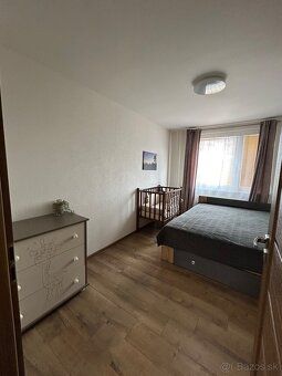 Ponúkame na predaj priestranný, svetlý a kompletne zrekonštr