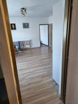 🏡 PONÚKAME na predaj rodinný dom v obci RUDLOV, situovaný na