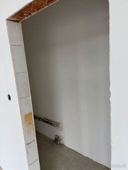 Ponúkame na prenájom nový obchodný/pracovný priestor v moder