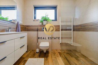 Maroš Vereš +421 904 086 200 e-mail:
V2 real estate ponúka n