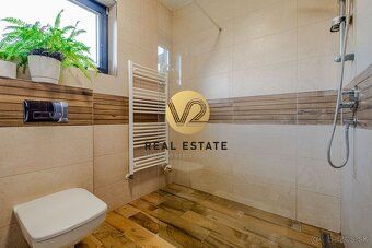 Maroš Vereš +421 904 086 200 e-mail:
V2 real estate ponúka n