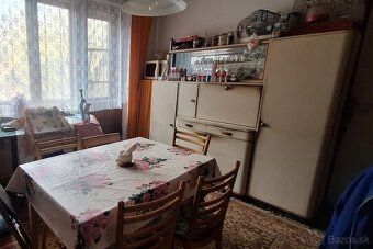 Ponúkame Vám na predaj priestranný, 6-izbový rodinný dom s 2
