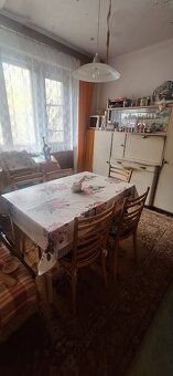 Ponúkame Vám na predaj priestranný, 6-izbový rodinný dom s 2
