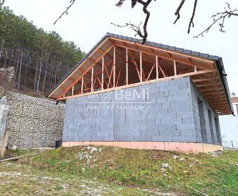 Ponúkame na predaj rozostavaný rodinný dom – moderný bungalo