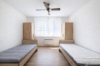 Na predaj veľký, samostatne stojaci dvojgeneračný rodinný do