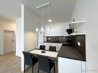 2-IZB.BYT 50 M2 S VEĽKOU LOGGIOU, KLIMATIZÁCIA, GARÁŽ. STÁTI