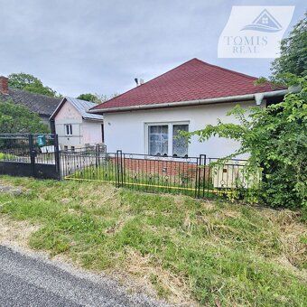 Ponúkame Vám na predaj pekný tehlový 2 izbový rodinný dom so