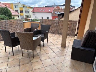 Prenajmeme slnečný 120m2, 4-izbový byt v tichej časti centra