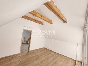 Ponúkame na predaj moderný 3 izbový rodinný dom v stave hrub