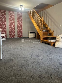 F001-12-VESZ 
Na predaj poschodový rodinný dom v obci Vlčany