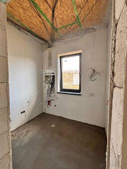 POPIS PONÚKANEJ NEHNUTEĹNOSTI
Na predaj 3-izbový rodinný dom