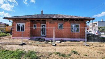 🏡 NOVOSTAVBA 4-izbového bungalovu v Diakovciach
Ponúkame Vám