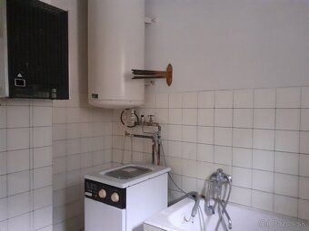 ADM real ponúka exkluzívne na predaj podpivničený rodinný do