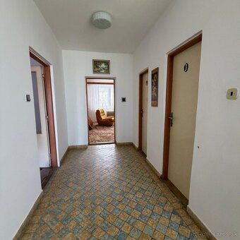 Na predaj ponúkame veľký dvojpodlažný rodinný dom s veľkým 1