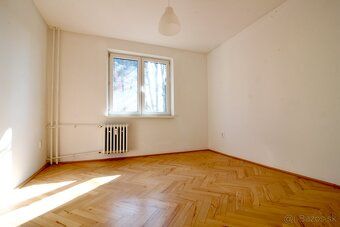 Na predaj 3-izbový byt s balkónom na sídlisku Hliny 7. Byt s