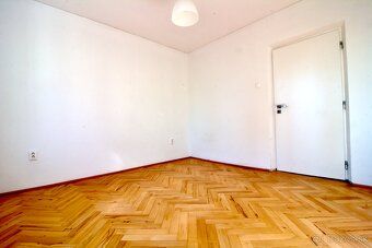 Na predaj 3-izbový byt s balkónom na sídlisku Hliny 7. Byt s