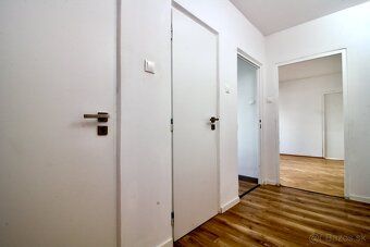 Na predaj 3-izbový byt s balkónom na sídlisku Hliny 7. Byt s