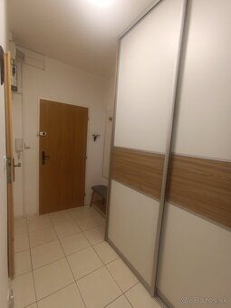 🏡 Prenájom 1-izbového bytu – Pod Papierňou 57
Ponúkame na pr