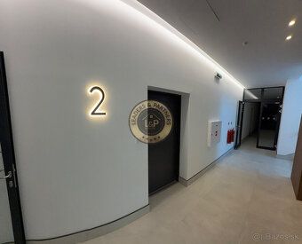 Na prenájom nový 2,5-izbový byt s parkovacím miestom – Micha