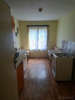 Ponúkame na predaj 2 rodinné domy v obci Alekšince 13km od N