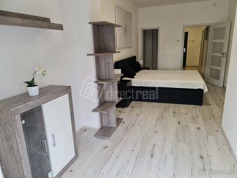 Moderný, veľmi pekný 2 izbový byt s terasou v centre mesta G