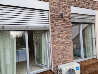 Moderný, veľmi pekný 2 izbový byt s terasou v centre mesta G