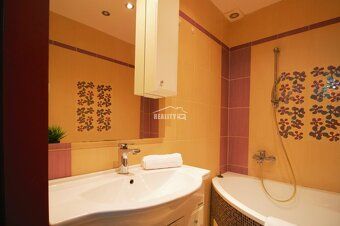 Ponúkame na predaj priestranný 2-izbový byt s výmerou 63 m²,