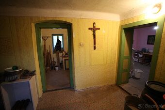 Ponúkame na predaj starší rodinný dom s atmosférou, vhodný n