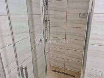 Moderný 2 izbový zariadený byt s balkónom a parkovacím státí