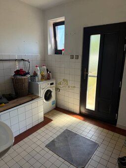 Ponúkame na predaj 5-izbový dvojpodlažný rodinný dom nachádz