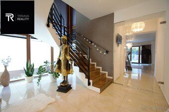 TRNAVA REALITY – ponúka na predaj veľký 7 izbový rodinný dom