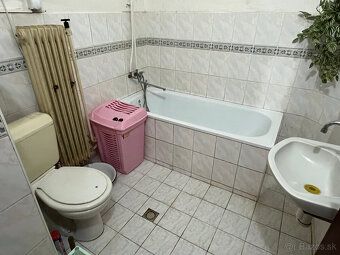 Predám veľký rodinný dom (5+1) s hospodárskou časťou, letnou